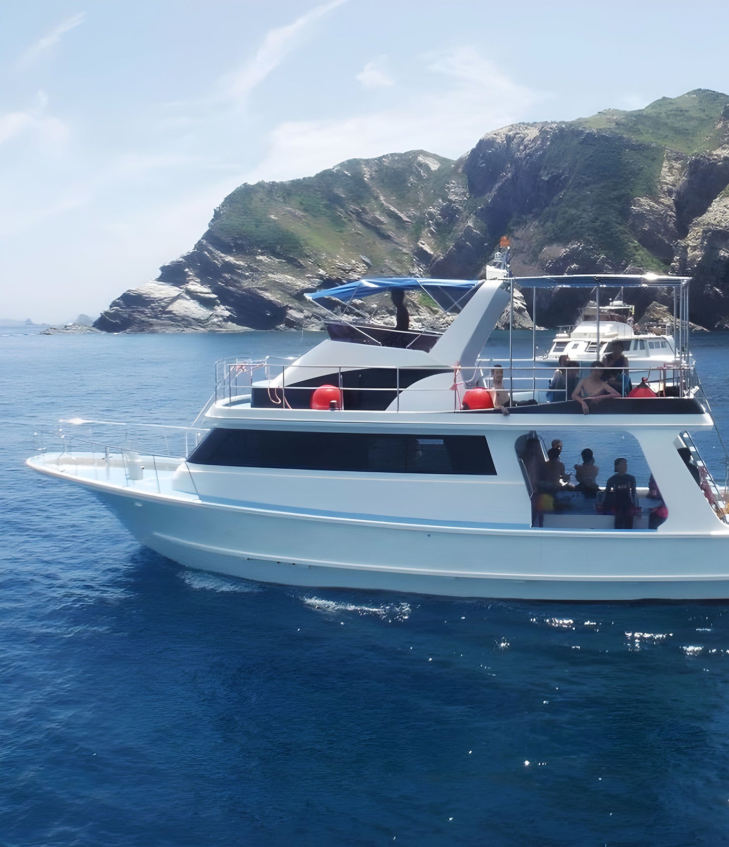 Okinawa Private Charter: Comfortable Leisure Yacht